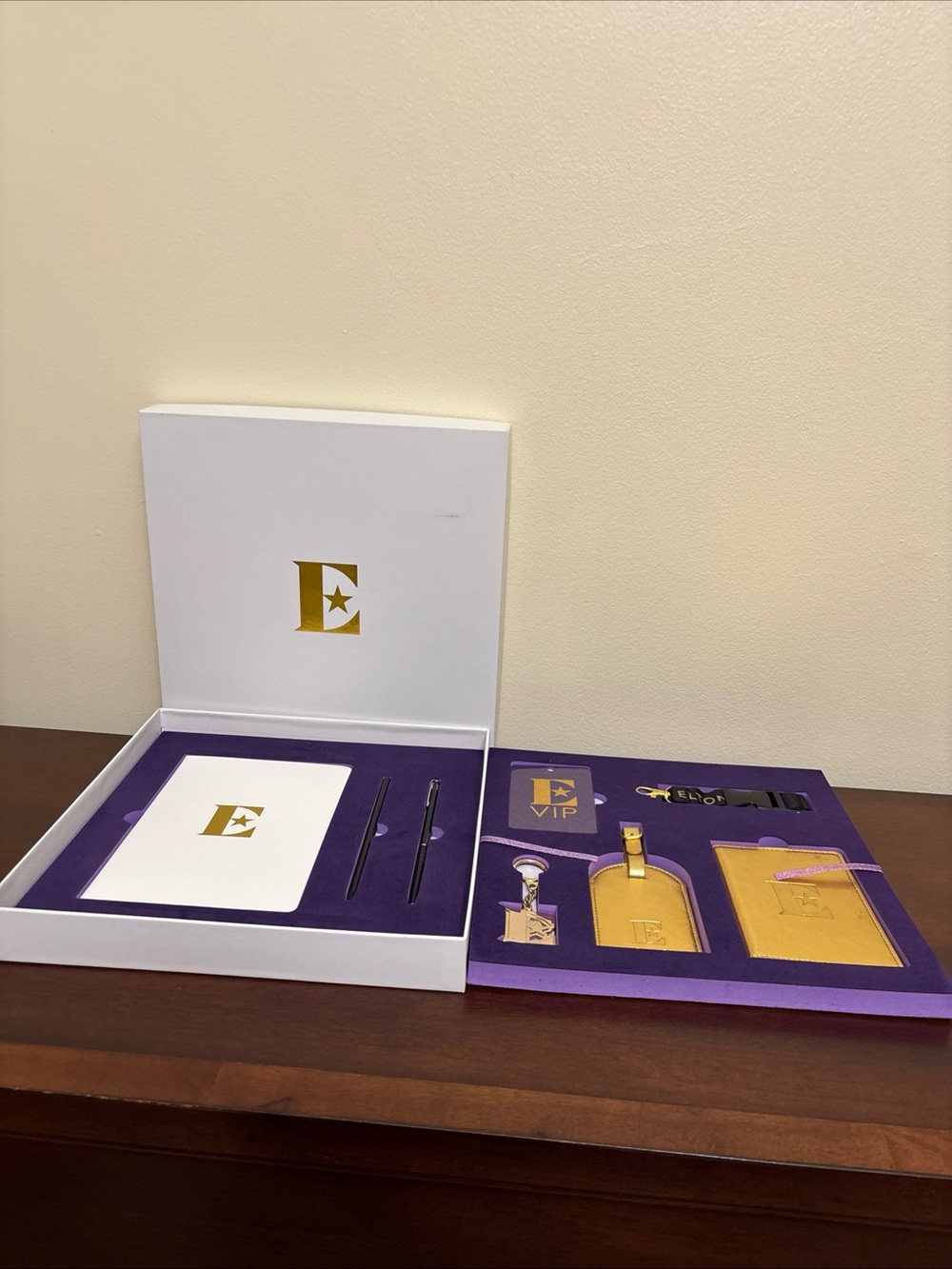 Elton John VIP FAREWELL TOUR Merchandise Gift Box 2022 White Box Collectible